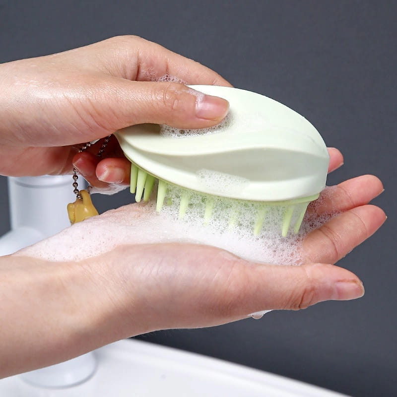 img_3980 Brosse de Massage en Silicone pour Cuir Chevelu – Nettoyage Profond et Relaxant – Image 5